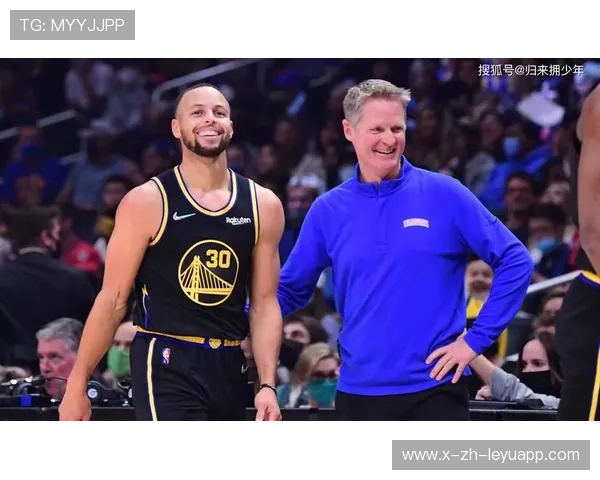 勇士战术调整失灵，库里独自苦撑，勇士队员对库里